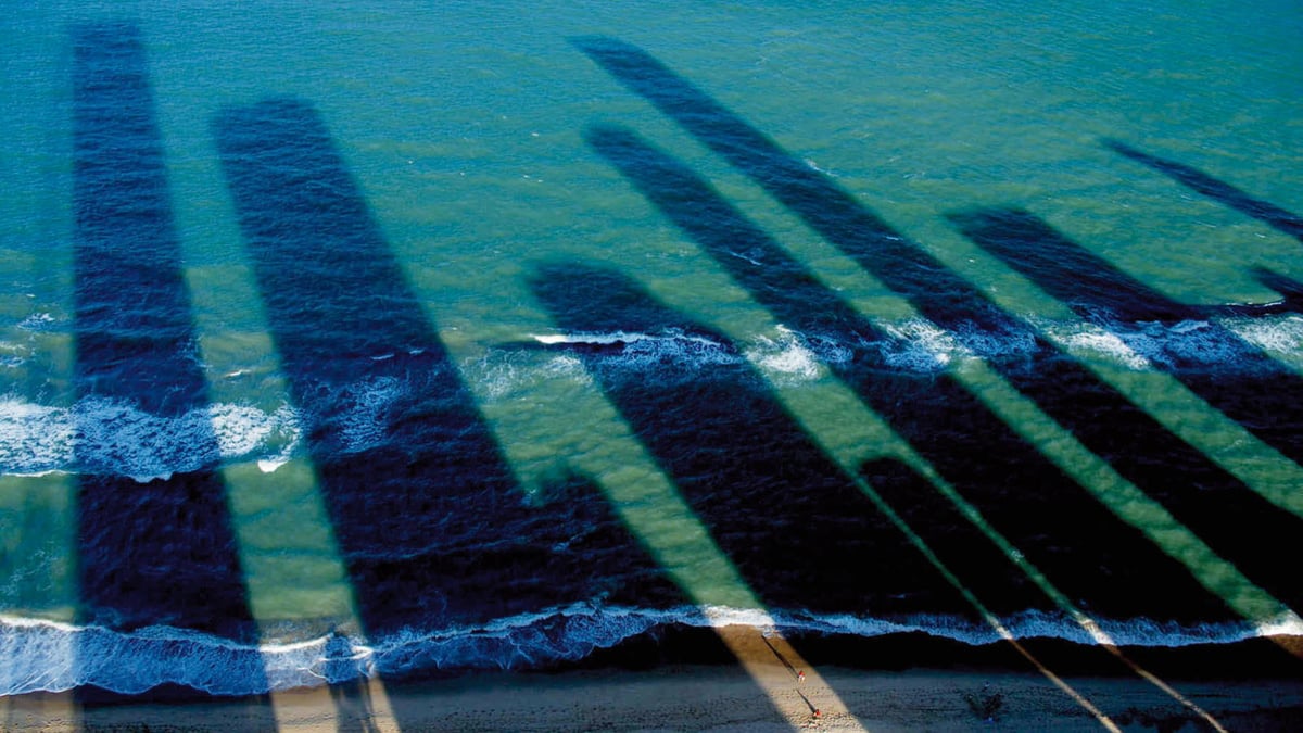 Gabriel Mascaro: Ebbs and Flows