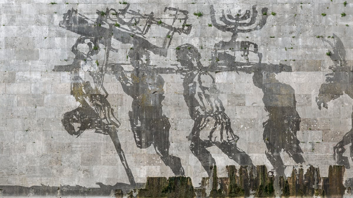 William Kentridge: Triumphs and Laments