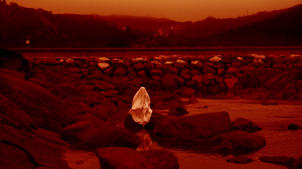 Red Moon Tide