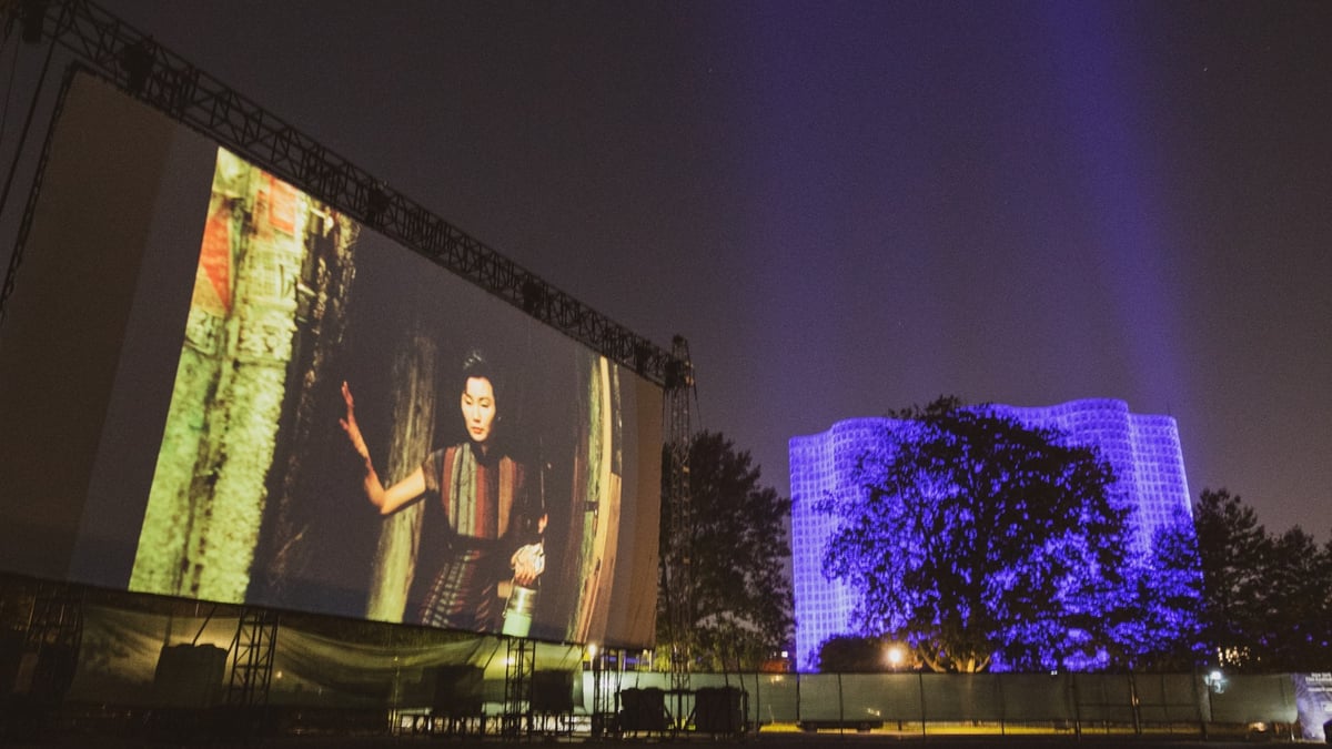 Photos: 20th Anniversary Restoration of Wong Kar Wai’s <i>In the Mood for Love</i> Premieres at Queens Drive-In
