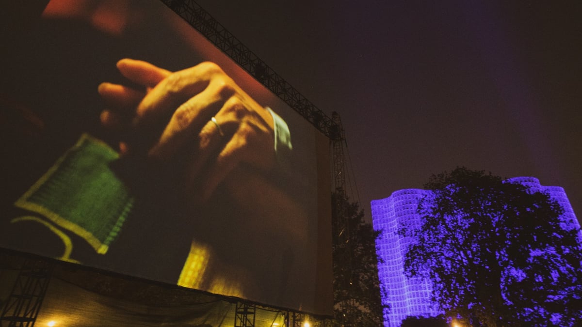 Photos: 20th Anniversary Restoration of Wong Kar Wai’s <i>In the Mood for Love</i> Premieres at Queens Drive-In