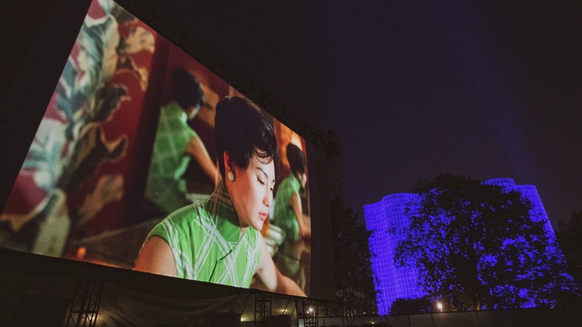 Photos: 20th Anniversary Restoration of Wong Kar Wai’s <i>In the Mood for Love</i> Premieres at Queens Drive-In