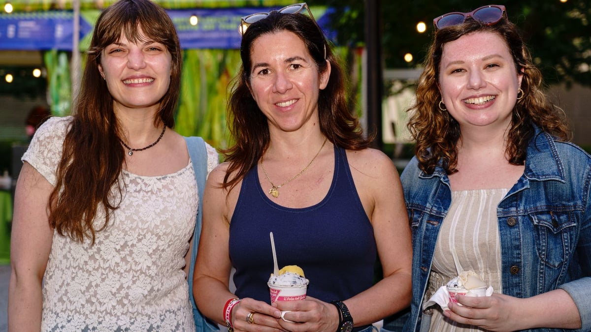 Photos: Darren Aronofsky Kicks Off FLC’s 2024 Free Outdoor Film Series with <i>Black Swan</i>!