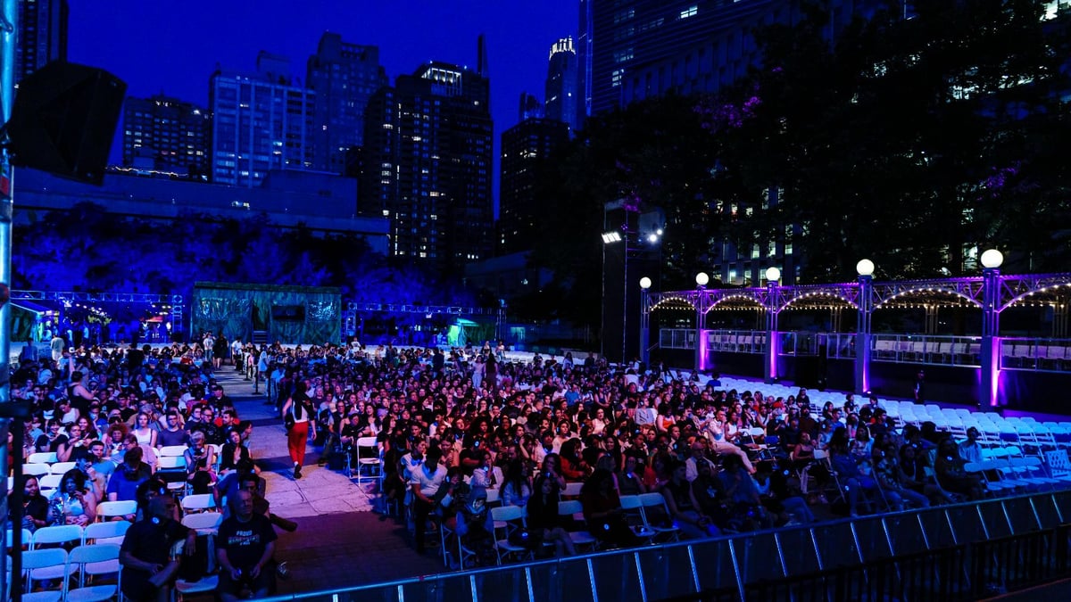 Photos: Darren Aronofsky Kicks Off FLC’s 2024 Free Outdoor Film Series with <i>Black Swan</i>!