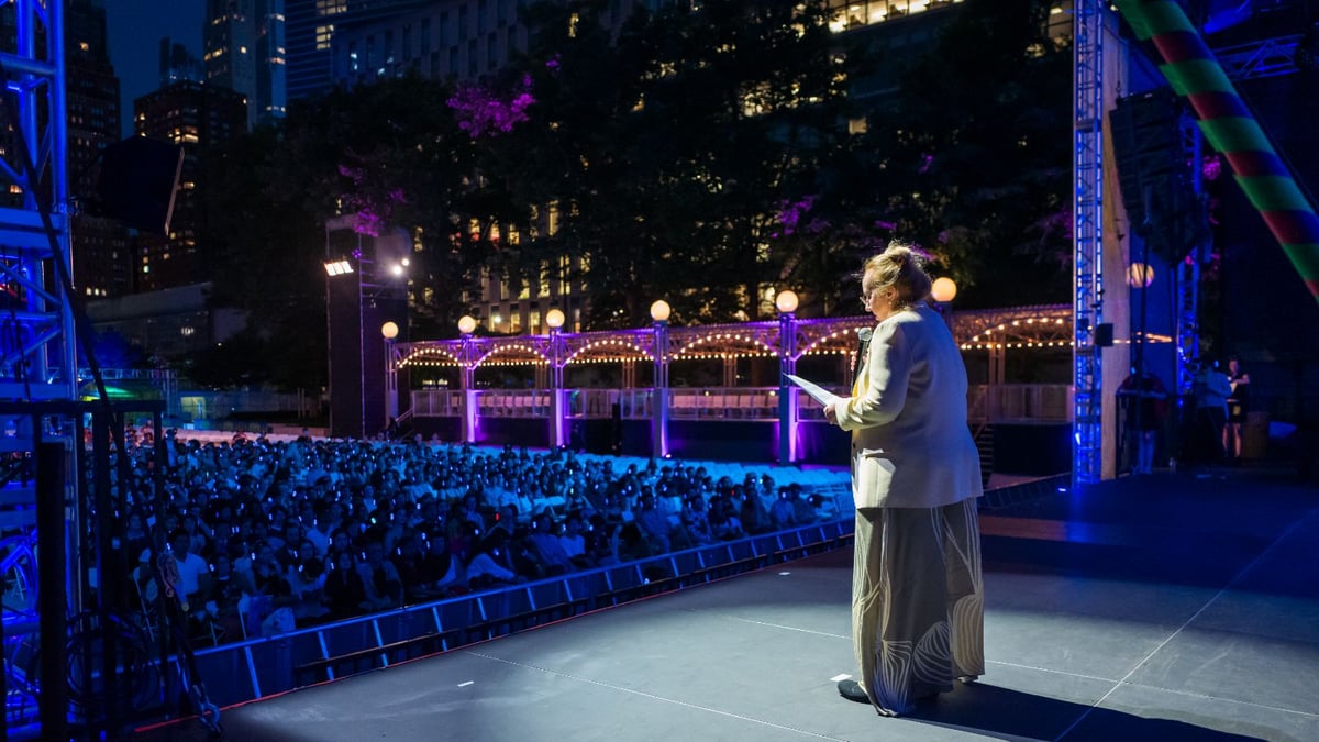 Photos: Darren Aronofsky Kicks Off FLC’s 2024 Free Outdoor Film Series with <i>Black Swan</i>!