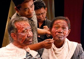 Joshua Oppenheimer Dramatically Exposes Genocide in “The Act Of Killing”