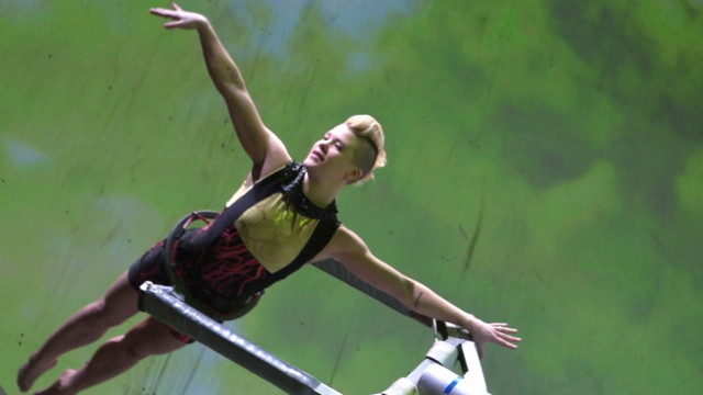 Born to Fly: Elizabeth Streb vs. Gravity